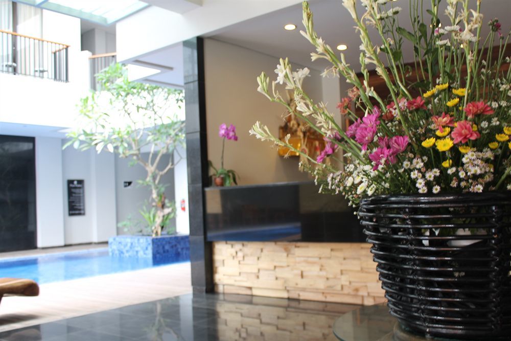 Ping Hotel Seminyak Kültér fotó